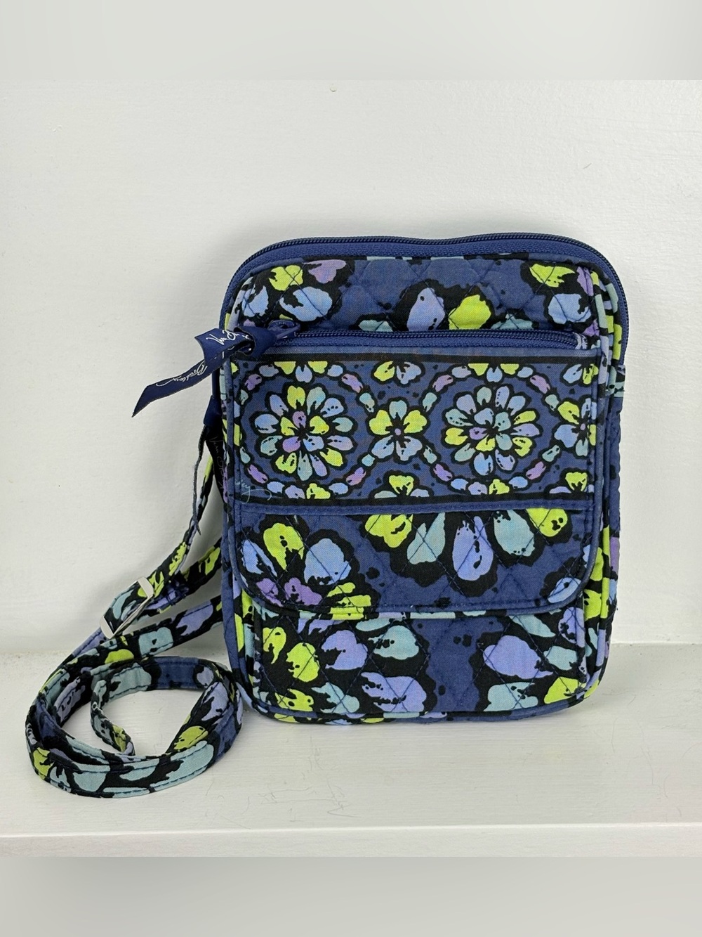 Vera Bradley Indigo Pop Little Hipster Crossbody Bag Navy Blue Floral Quilted